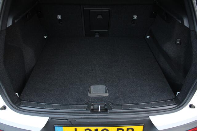 Volvo XC40 T2 Automaat Business Pro | Adapt. Cruise | BLIS | PDC Achter | Keyless | DAB