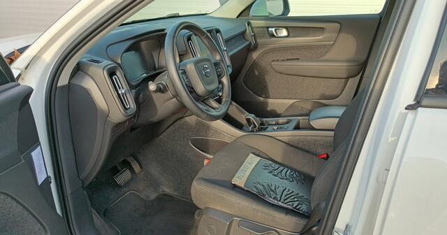 Volvo XC40 1.5 T2 Momentum Core (130 PK) 1e-Eig. & Dealer-Onderh. BOVAG-Garantie. NL-Auto.