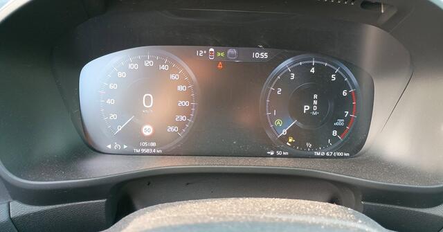 Volvo XC40 1.5 T2 Momentum Core (130 PK) 1e-Eig. & Dealer-Onderh. BOVAG-Garantie. NL-Auto.