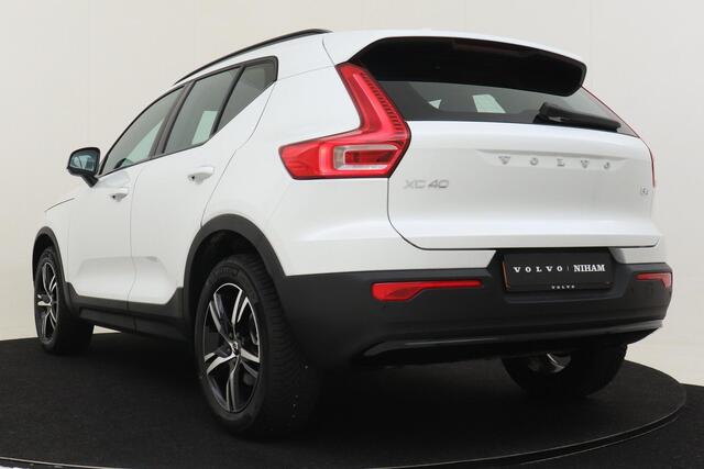 Volvo XC40 B4 (M-HYBRID) PLUS DARK -CAMERA|ADAP.CRUISE|VERW.VOORRUIT|TREKHAAK|HARMAN/KARDON