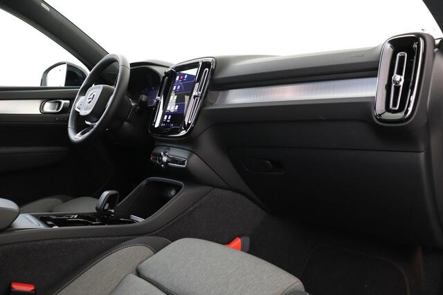 Volvo XC40 B4 (M-HYBRID) PLUS DARK -CAMERA|ADAP.CRUISE|VERW.VOORRUIT|TREKHAAK|HARMAN/KARDON