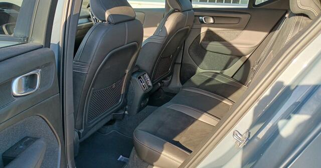 Volvo XC40 Recharge P8 AWD R-Design (408 PK) 1e-Eig. & Keurig-Onderh. BOVAG-Garantie. NL-Auto.