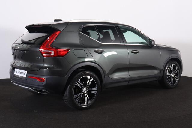Volvo XC40 T4 Inscription - Panorama/schuifdak - Parkeercamera achter - Verwarmde voorstoelen - Parkeersensoren voor & achter - Elektr. bedienb. voorstoelen met geheugen links - Cruise control - Extra getint glas - 19' LMV