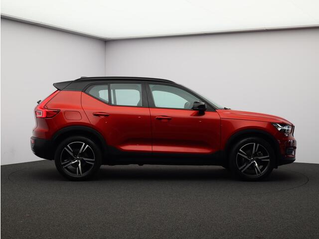 Volvo XC40 2.0 B4 R-Design / Pan. dak / Harman Kardon / Elektr. bed. stoelen / 360 camera / Standkachel / Stoel+stuur+achterbankverwarming / Full LED