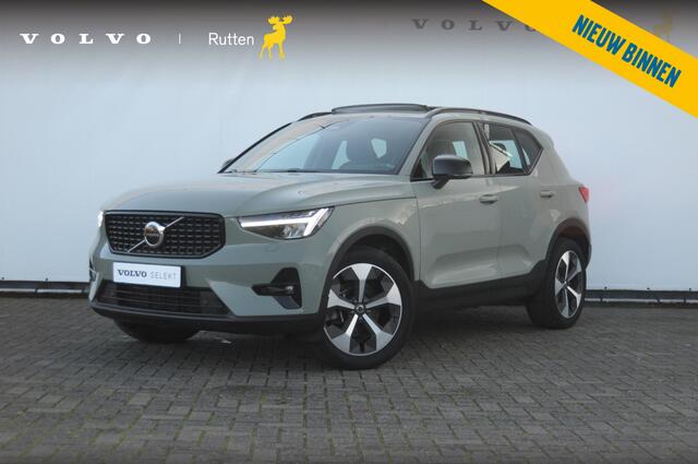 Volvo XC40 B3 163PK Automaat Ultimate Dark / Panoramadak / Adaptive cruise control / Elektrische stoelen / Harman Kardon audio / Pilot assist / BLIS / Stoel en stuur verwarming / Elektrische achterklep / Parkeersensoren met camera / Google infotainment