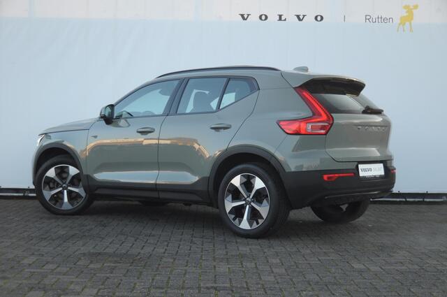 Volvo XC40 B3 163PK Automaat Ultimate Dark / Panoramadak / Adaptive cruise control / Elektrische stoelen / Harman Kardon audio / Pilot assist / BLIS / Stoel en stuur verwarming / Elektrische achterklep / Parkeersensoren met camera / Google infotainment