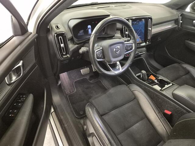 Volvo XC40 Recharge P8 AWD R-Design | Trekhaak | Blis | 360º Camera | Adaptieve cruise controle | Memory | Camera | Warmte Pomp | Stoel + Stuur verwarming |