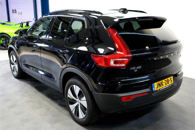 Volvo XC40 1.5 T4 Plug-in Hybrid 155kW/211pk DCT7 Plus Dark FACELIFT! HARMAN/KARDON PREMIUM + EL.TREKHAAK + CLIMA + CRUISE + NAVI SENSUS + LANE ASSIST + SPORTSTOELEN + KEYLESS ENTRY&GO + EL.ACHTERKLEP + CAMERA + PD-GLASS + PARKSENSOREN V&A + 18" LM-VELGEN!!
