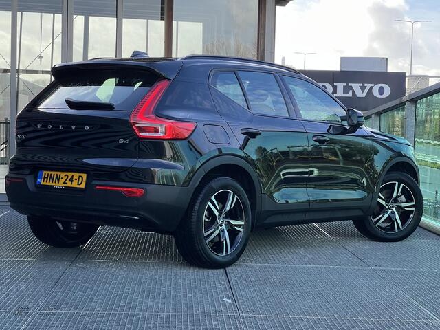 Volvo XC40 2.0 B4 Plus Dark Mild hybrid, Automaat, Driver assist, BLIS, Trekhaak semi elektrisch inklapbaar, Stoel- en stuurverwarming, Parkeercamera, Park assist voor- en achter, verwarmde voorruit
