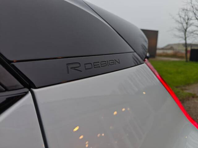 Volvo XC40 T4 R-Design | Rijklaarprijs | Pano dak | Intelli Safe |