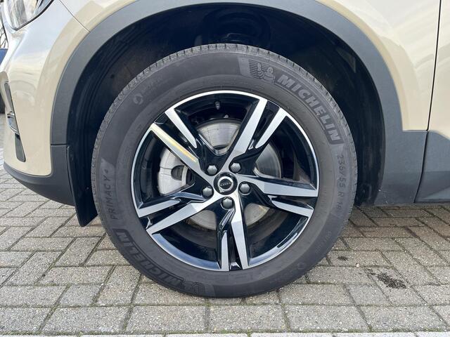 Volvo XC40 B4 Plus Dark