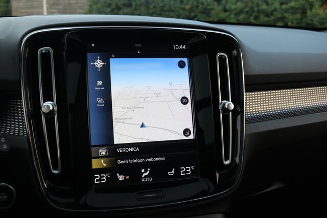 Volvo XC40 2.0 T4 R-Design Aut (Panoramadak Sportleder/Memory Navi/Camera HarmanKardon Standkachel Trekhaak Full-Led 20InchLMV)