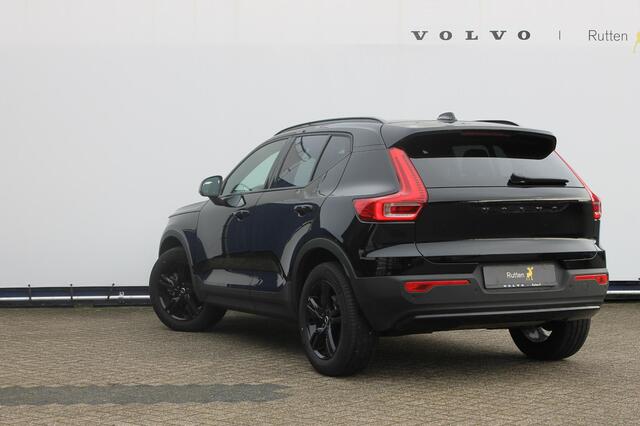 Volvo XC40 B4 211PK Automaat Plus Dark "Black uitgevoerd" / Google infotainment / Harman Kardon audio / Getinte ramen van de B-Stijl / Stoel en stuurwielverwarming