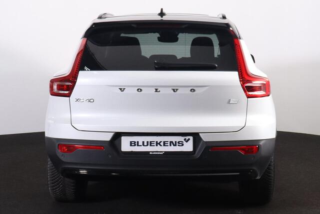 Volvo XC40 Recharge Twin Ultimate 82 kWh - Panorama/schuifdak - IntelliSafe Assist & Surround - 360º Camera - Harman/Kardon audio - Verwarmde voorstoelen & stuur - Parkeersensoren voor & achter - Elektr. bedienb. voorstoelen met geheugen links - Draadloze tel. lader