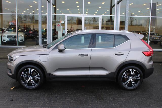 Volvo XC40 T4 Automaat Recharge Inscription | 360 Camera | El. Trekhaak | Verw. Voorstoelen | Adapt. Cruise | 19" LMV