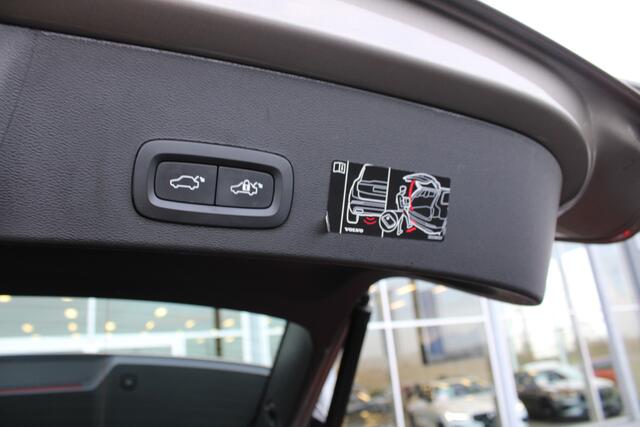 Volvo XC40 T4 Automaat Recharge Inscription | 360 Camera | El. Trekhaak | Verw. Voorstoelen | Adapt. Cruise | 19" LMV