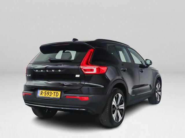 Volvo XC40 Recharge Plus 70 kWh | Parkeercamera | Stoel- en Stuurverwarming | Trekhaak