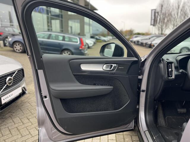 Volvo XC40 B4 Plus Dark