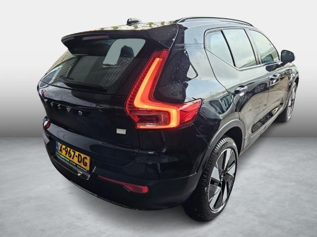 Volvo XC40 Single Motor Extended Range Plus 82 kWh | Verwarmbare voorstoelen | Verwarmbaar stuurwiel | Warmtepomp | Adaptieve Cruise Control | BLIS |