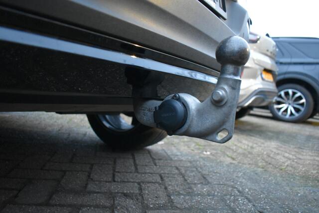 Volvo XC40 1.5 T5 Recharge R-Design 97% SOH 360° Cam Pano Trekh El A-klep Winterpack