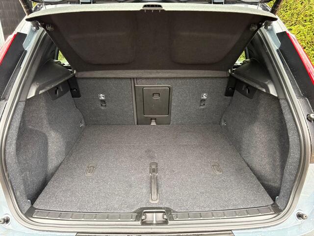 Volvo XC40 Recharge Plus 70 kWh | BLIS | Stoel/Stuur Verwarming | Pilot Assist |