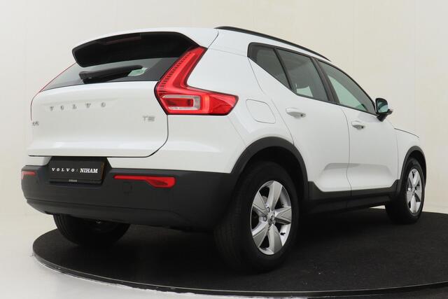 Volvo XC40 T2 AUT. MOMENTUM CORE -NAVI|CARPLAY|CRUISE|ELEK.ACHTERKLEP|VERW.VOORRUIT|AUTOMAAT