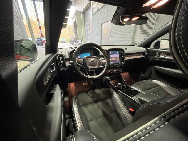 Volvo XC40 Recharge P8 AWD R-Design | Panoramadak | Trekhaak | 360 Camera | Harman/Kardon | Stoel+Stuurverwarming | 20 Inch