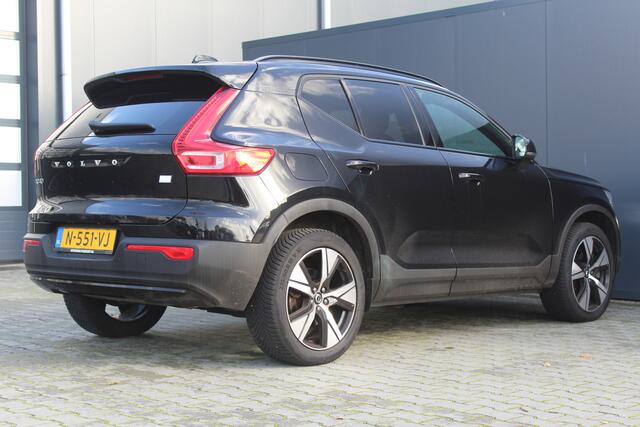 Volvo XC40 1.5 T4 Recharge R-Design | Incl. 12 maanden garantie | Harman/Kardon audio | Schuif/kantel dak | Apple carplay/Android auto | Stuurwiel verwarming | Voorstoelen verwarmd | DAB | Navigatie | Lichtmetalen velgen | Climate control | Zwart dakhemel