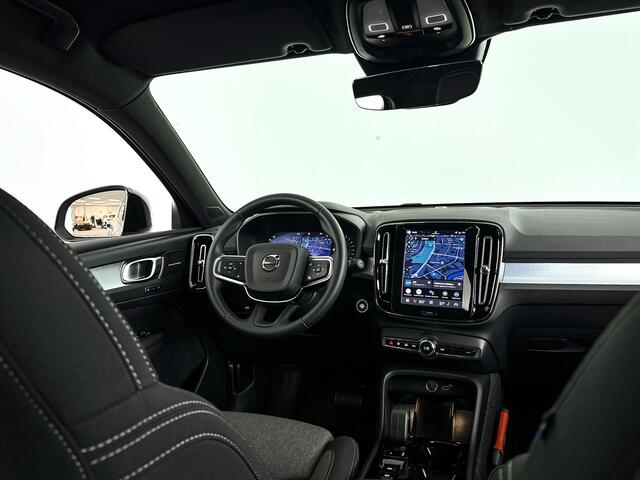 Volvo XC40 B4 Plus Dark Modeljaar 2026 | Parkeercamera | Harman Kardon | Stoel- en Stuurverwarming | Trekhaak