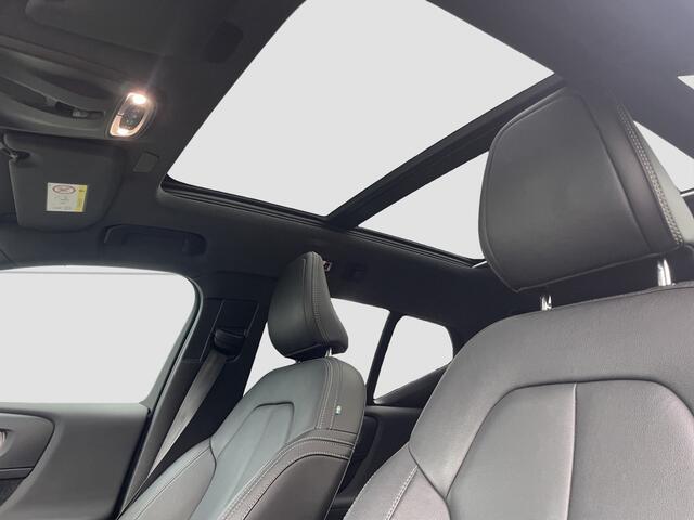 Volvo XC40 1.5 T5 Recharge R-Design Pano | D.hoek | Carplay