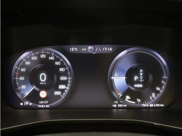 Volvo XC40 T5 Recharge R-Design / Trekhaak / Pano. Dak / Stoel- + stuurwielverwarming / 360 camera / Harman Kardon Audio / Elek. verstelbare stoelen / Pilot Assist