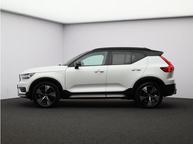 Volvo XC40 T5 Recharge R-Design / Trekhaak / Pano. Dak / Stoel- + stuurwielverwarming / 360 camera / Harman Kardon Audio / Elek. verstelbare stoelen / Pilot Assist
