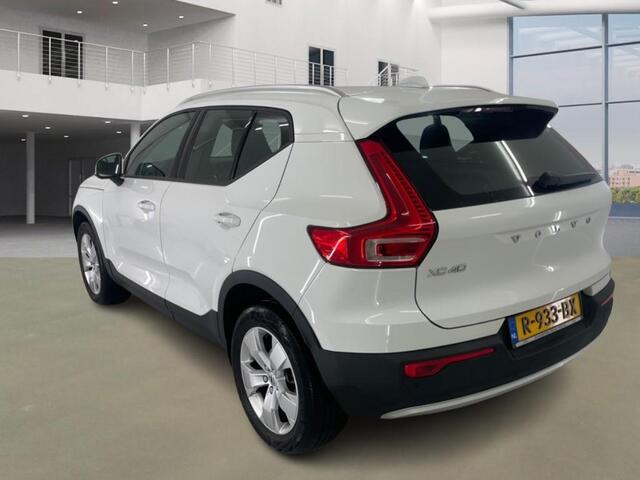 Volvo XC40 1.5 T3 Momentum | Stoelverwarming | Lederen bekleding | Elektrische stoelverstelling | Parkeer Camera | Parkeersensoren Voor + Achter | Cruise Control |
