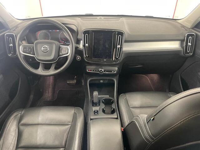 Volvo XC40 1.5 T3 Momentum | Stoelverwarming | Lederen bekleding | Elektrische stoelverstelling | Parkeer Camera | Parkeersensoren Voor + Achter | Cruise Control |