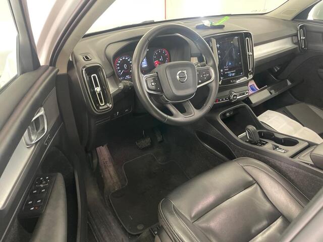 Volvo XC40 1.5 T3 Momentum | Stoelverwarming | Lederen bekleding | Elektrische stoelverstelling | Parkeer Camera | Parkeersensoren Voor + Achter | Cruise Control |