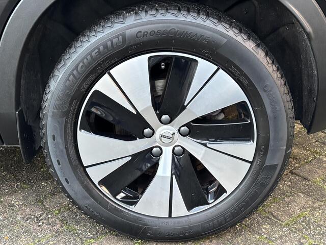 Volvo XC40 2.0 B3 Essential / elek. trekhaak / Stoel- en stuurverwarming / cruise control / all season / carplay /