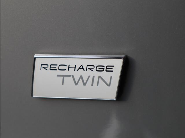 Volvo XC40 Recharge Twin Ultimate 78 kWh / Panoramadak / Stoelverwarming / Parkeersensoren voor+achter / Apple Carplay/Android Auto / 19 Inch / LED / Harman Kardon