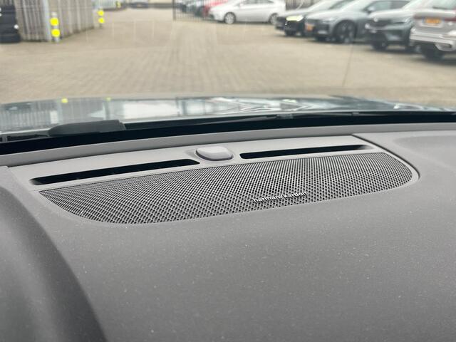 Volvo XC40 1.5 T4 Recharge R-Design | Panorama dak | Trekhaak | 360° camera | stoel/stuur verwarming | Adaptieve cruise control | Harman & Kardon |