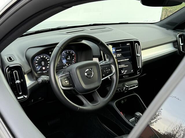 Volvo XC40 1.5 T3 Momentum Pro | CarPlay | H/K | Elek. Achterklep | Camera | 18 inch