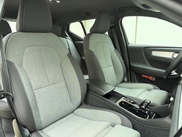 Volvo XC40 T4 211pk Plus Dark / Harman&Kardon / Elektr. Stoelen / Keyless / Trekhaak / Adapt. Cruise / 18'' + All Season / PDC + Camera / Stoel + Stuurw. Verwarming /