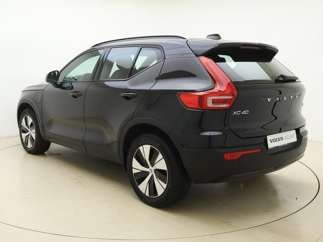 Volvo XC40 T4 211pk Plus Dark / Harman&Kardon / Elektr. Stoelen / Keyless / Trekhaak / Adapt. Cruise / 18'' + All Season / PDC + Camera / Stoel + Stuurw. Verwarming /