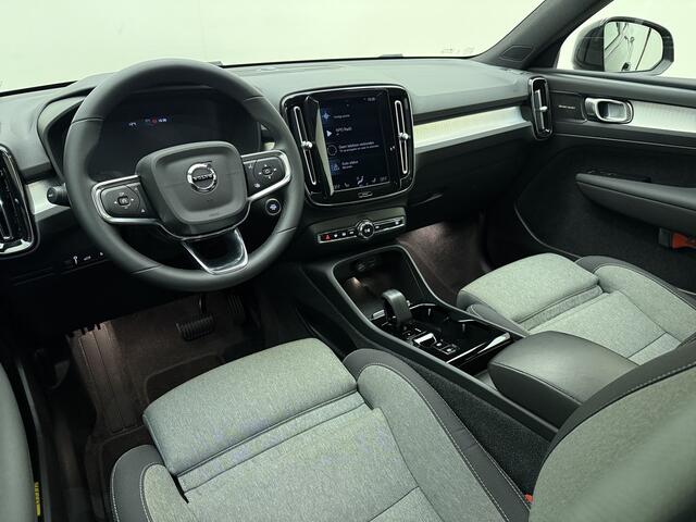 Volvo XC40 T4 211pk Plus Dark / Harman&Kardon / Elektr. Stoelen / Keyless / Trekhaak / Adapt. Cruise / 18'' + All Season / PDC + Camera / Stoel + Stuurw. Verwarming /