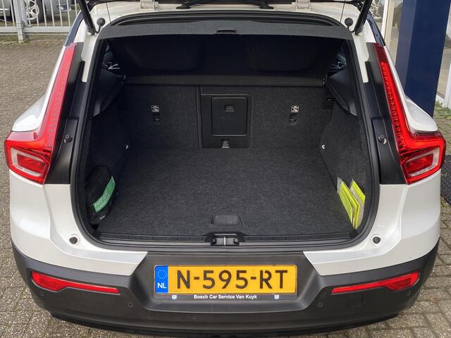 Volvo XC40 1.5 T4 Recharge R-Design / Automaat / NL-Auto / Dealer-Onderhouden / Half-Leder / Pilot-Assist / Open-Panodak / Elektr.-Uitklapbare Trekhaak / Stoel- en Stuurverwarming / Adaptieve Cruise-Control Stop&Go / Climate-Control / Keyless / LED / Dodehoek-Detect