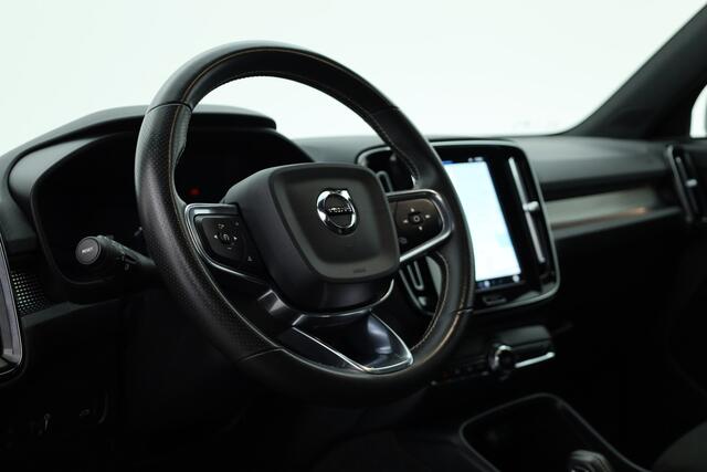 Volvo XC40 Recharge P8 AWD R-Design 408pk | Pano | Elek. Trekhaak | CarPlay | Keyless | Adapt. Cruise | H&K Audio | 360Cam | Google
