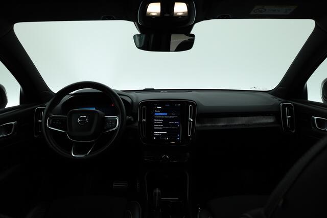 Volvo XC40 Recharge P8 AWD R-Design 408pk | Pano | Elek. Trekhaak | CarPlay | Keyless | Adapt. Cruise | H&K Audio | 360Cam | Google