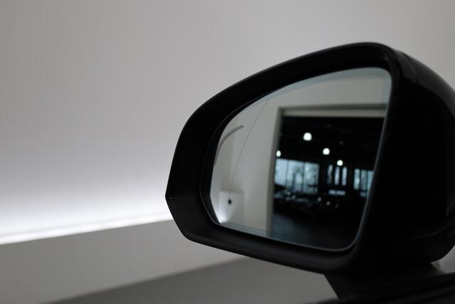 Volvo XC40 Recharge P8 AWD R-Design 408pk | Pano | Elek. Trekhaak | CarPlay | Keyless | Adapt. Cruise | H&K Audio | 360Cam | Google