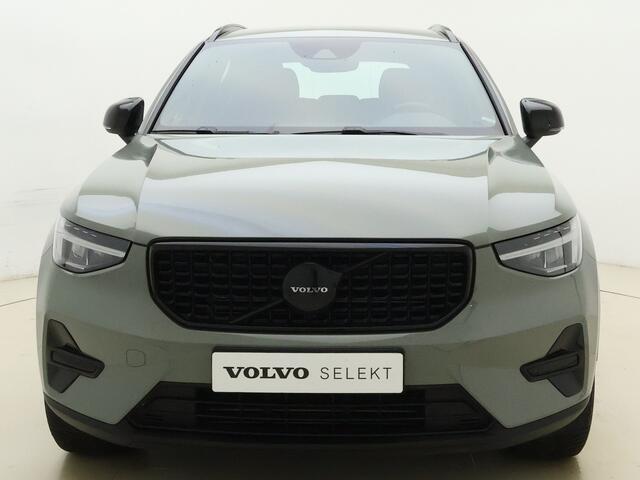 Volvo XC40 T5 262pk Plus Dark / Nubuck / Elektr. verstelbare stoelen / Stoel/- en stuurverwarming / Trekhaak /