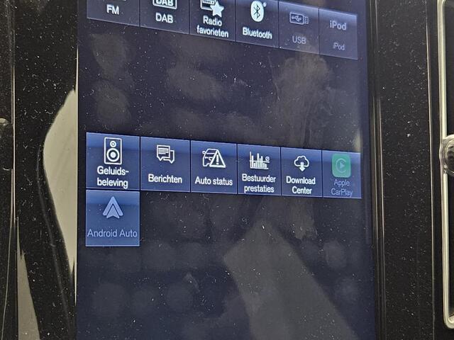 Volvo XC40 1.5 T3 R-Design | Harman/Kardon | Parkeersensoren V+A | Camera | Volvo on Call | Adaptieve cruise control | Pilot assist | Apple carplay/android auto | Keyless entry/start |