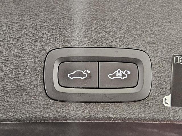 Volvo XC40 1.5 T3 R-Design | Harman/Kardon | Parkeersensoren V+A | Camera | Volvo on Call | Adaptieve cruise control | Pilot assist | Apple carplay/android auto | Keyless entry/start |