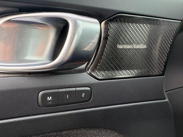 Volvo XC40 T4 Momentum | BLIS | Leder | H&K Audio